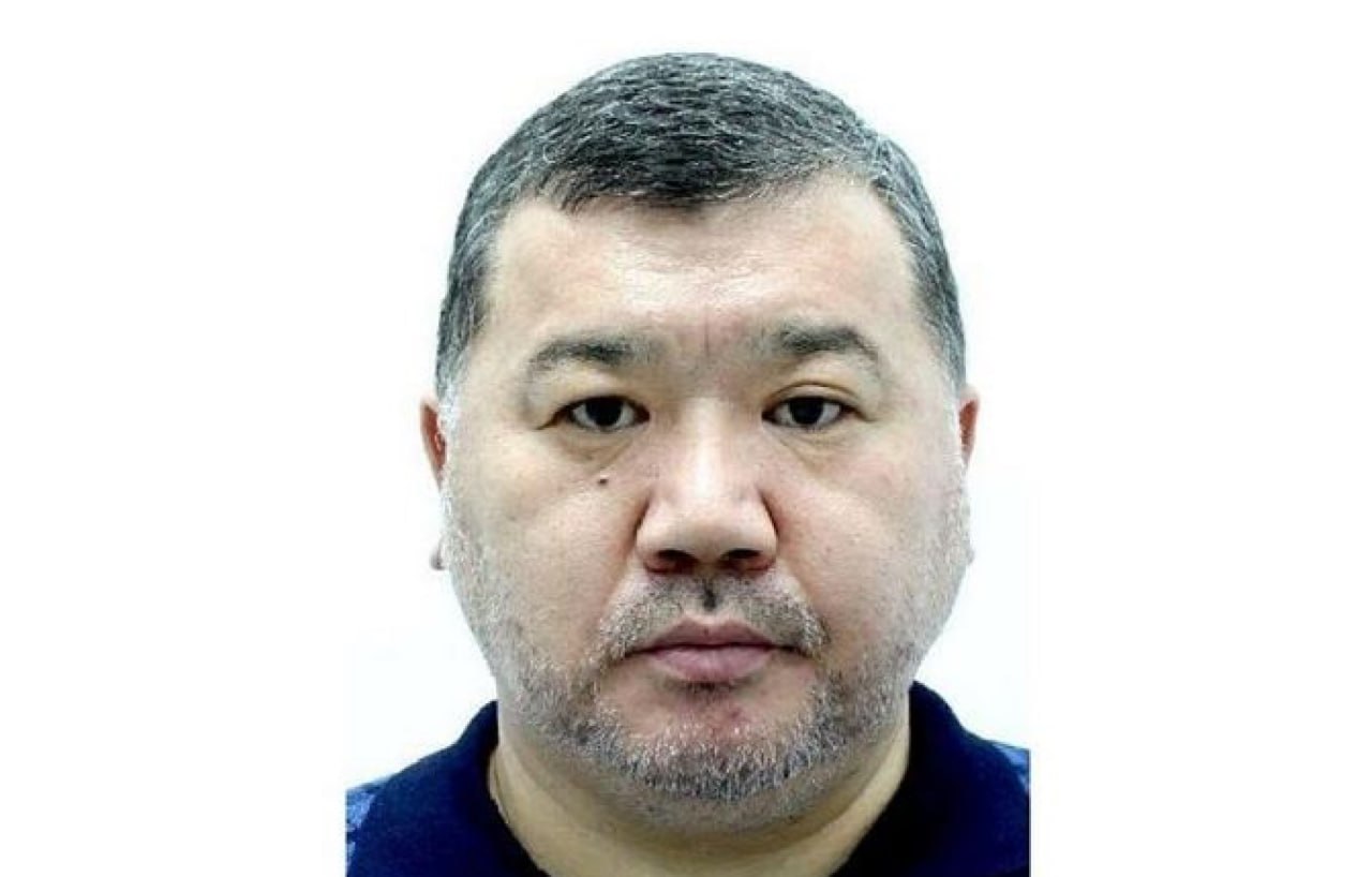 Экс главного транспортного прокурора Казахстана задержали в немецком Фюрте По запросу нашей страны Максат Дуйсенов ранее работал в Совете безопасности и Нацбюро по противодействию коррупции В 2018 году он был назначен главным транспортным прокурором Казахстана приказом бывшего на тот момент генерального прокурора Кайрата Кожамжарова В конце августа 2025 года Максат Дуйсенов был объявлен в розыск Через несколько дней стало известно о начале расследования в отношении Кайрата Кожамжарова