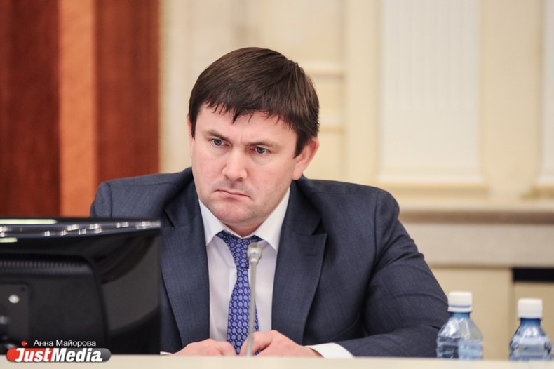 Отчет о работе губернатора и правительства Свердловской области за 2024 год депутатам Заксобрания представит первый замгубернатора Алексей Шмыков. Вопрос внесен в повестку пленарного заседания, которое пройдет во вторник, 20 мая. В заседании ожидается участие врио губернатора Дениса Паслера, но в качестве приглашенного. Спикером по вопросу значится Алексей Шмыков. Также в заседании примут участие все заместители губернатора, министры и остальные члены кабмина.