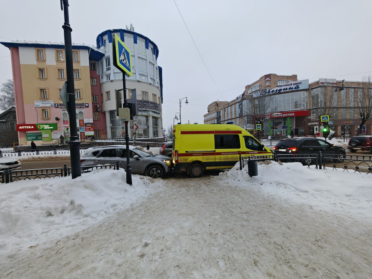 В Сыктывкаре произошло ДТП с участием скорой  Подпишись   Предложи новость