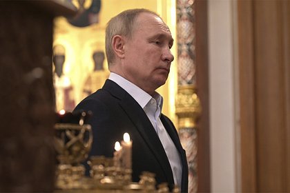 Уиткофф рассказал о мольбах Путина за Трампа после покушения  Президент России Владимир Путин молился за американского коллегу Дональда Трампа после покушения на него. Об этом в интервью журналисту Такеру Карлсону заявил спецпосланник президента США по Ближнему Востоку Стив Уиткофф. «Он пошел в местную церковь, встретился со своим священником и молился за президента [Трампа]. Не потому, что он был президентом или мог стать президентом США, а потому, что он был его другом, и он молился за своего друга», — рассказал он. Уиткофф также отметил, что в ходе его первой встречи с Путиным в Кремле российский лидер пожаловался на то, что он три с половиной года не говорил с Джо Байденом. Карлсон назвал эту ситуацию «сумасшествием», с чем согласился и Уиткофф, добавив, что Трамп очень хотел направить Путину «сигнал о возобновлении отношений». Ранее Уиткофф назвал Трампа и Путина великими лидерами.