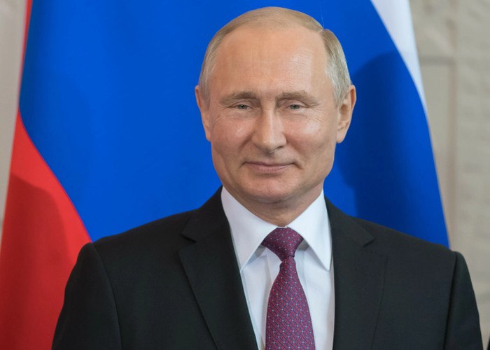 Владимир Путин поздравил коллектив Новосибирского театра оперы и балета с 80-летием, отметив, что его открытие в мае 1945 года стало символом возрождения мирной жизни.