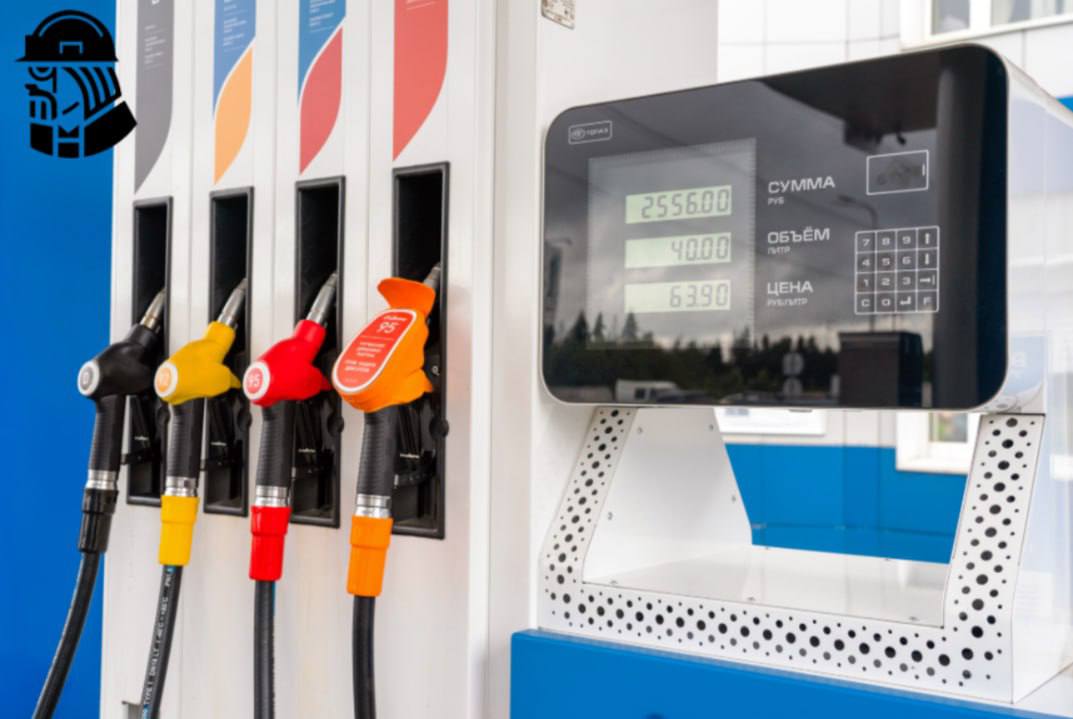 На АЗС наценки на воду 500 Цены на питьевую воду и продукты на автозаправках оказались в 5 раз выше чем в обычных магазинах Сенаторы направили обращение в ФАС с требованием проверить ценообразование на АЗС особенно на федеральных трассах По их мнению предприниматели могут использовать отсутствие выбора для повышения цен   Ранее ФАС уже добилась снижения цен на воду в аэропортах kvadratnymaster