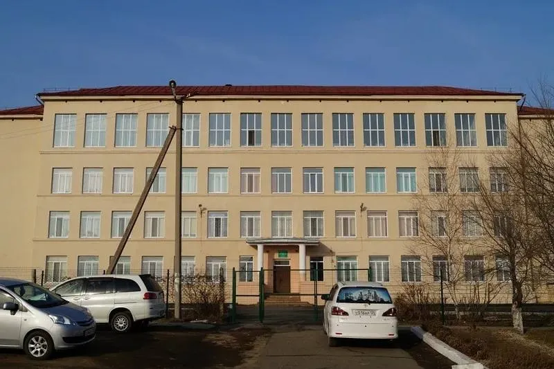 Прокуратура начала проверку после внезапной смерти 10 летнего школьника в Ярославском Прокуратура Приморского края взяла на контроль расследование обстоятельств смерти 10 летнего мальчика в поселке Ярославском Хорольского муниципального округа По предварительным данным днем 3 мая ребенку резко стало плохо а прибывшая на место бригада скорой медицинской помощи лишь констатировала его смерть Надзорное ведомство даст правовую оценку своевременности и полноте оказанной медицинской помощи а также соблюдению законодательства о несовершеннолетних Установление всех причин трагедии и законность принятого по данному факту процессуального решения находятся на особом контроле ведомства Читайте нас в MAX Deitaru