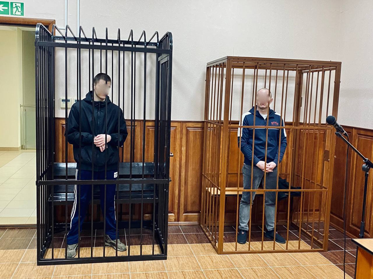 В Калининграде двух граждан Украины осудили за шпионаж и попытку похитить ребёнка По заданию иностранной разведки двое мужчин 25 лет и 41 года собирали данные о границе с Литвой чтобы в будущем нелегально перебрасывать агентов В декабре 2023 года они сами незаконно пересекли границу и планировали украсть ребёнка проживающего в Калининградской области с матерью и вывезти его в Литву к отцу сотруднику Минобороны Украины Суд приговорил обвиняемых к 15 и 16 годам колонии строгого режима Подписаться Прислать новости