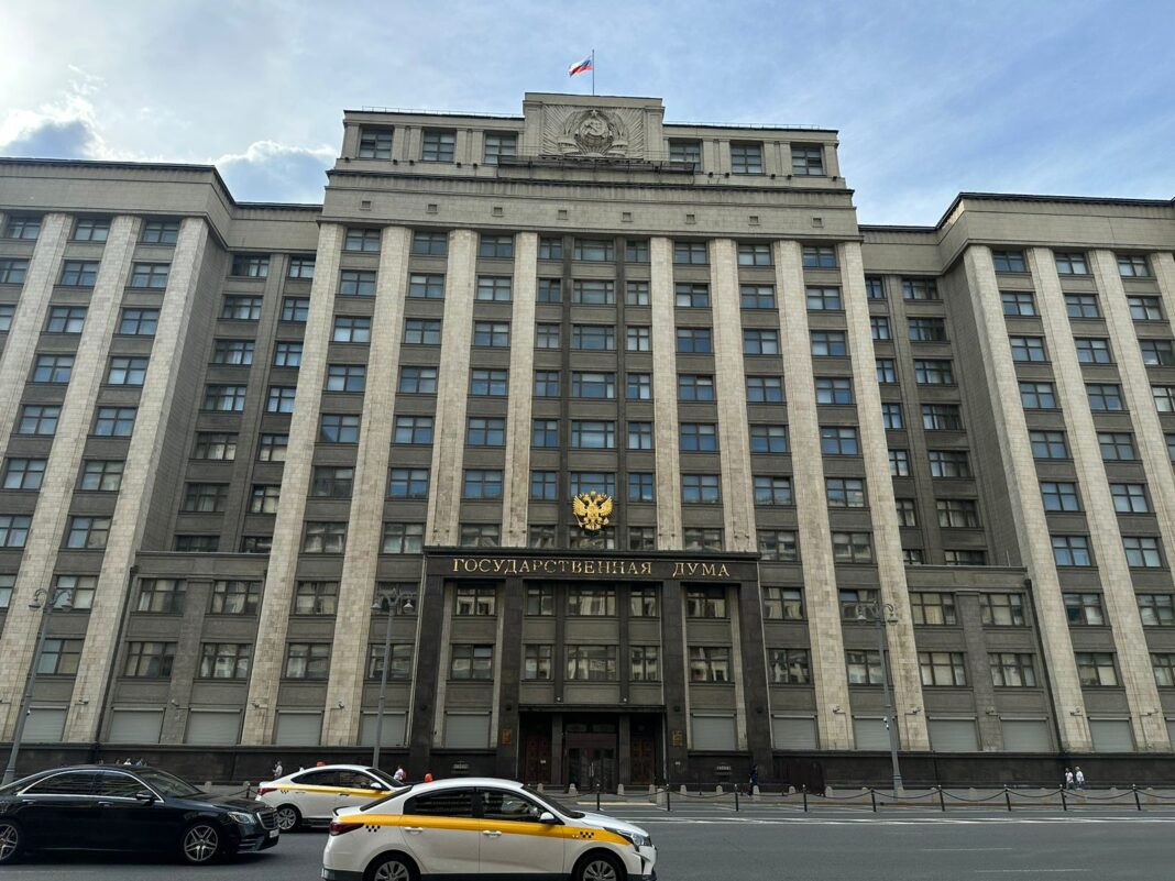 Проект о досрочной пенсии женщинам с ребенком на Крайнем Севере внесут в Госдуму РФ Депутаты Госдумы РФ предложили дать право на досрочную страховую пенсию женщинам родившим одного ребенка по достижении 50 лет при наличии страхового стажа не менее 20 лет и работы не менее 12 лет в районах Крайнего Севера либо 17 лет в приравненных к ним местностях Подробнее читайте по ссылке Фото Валерия Степанова Якутия 24 yk24 ru в MAX Telegram ВК VK Видео