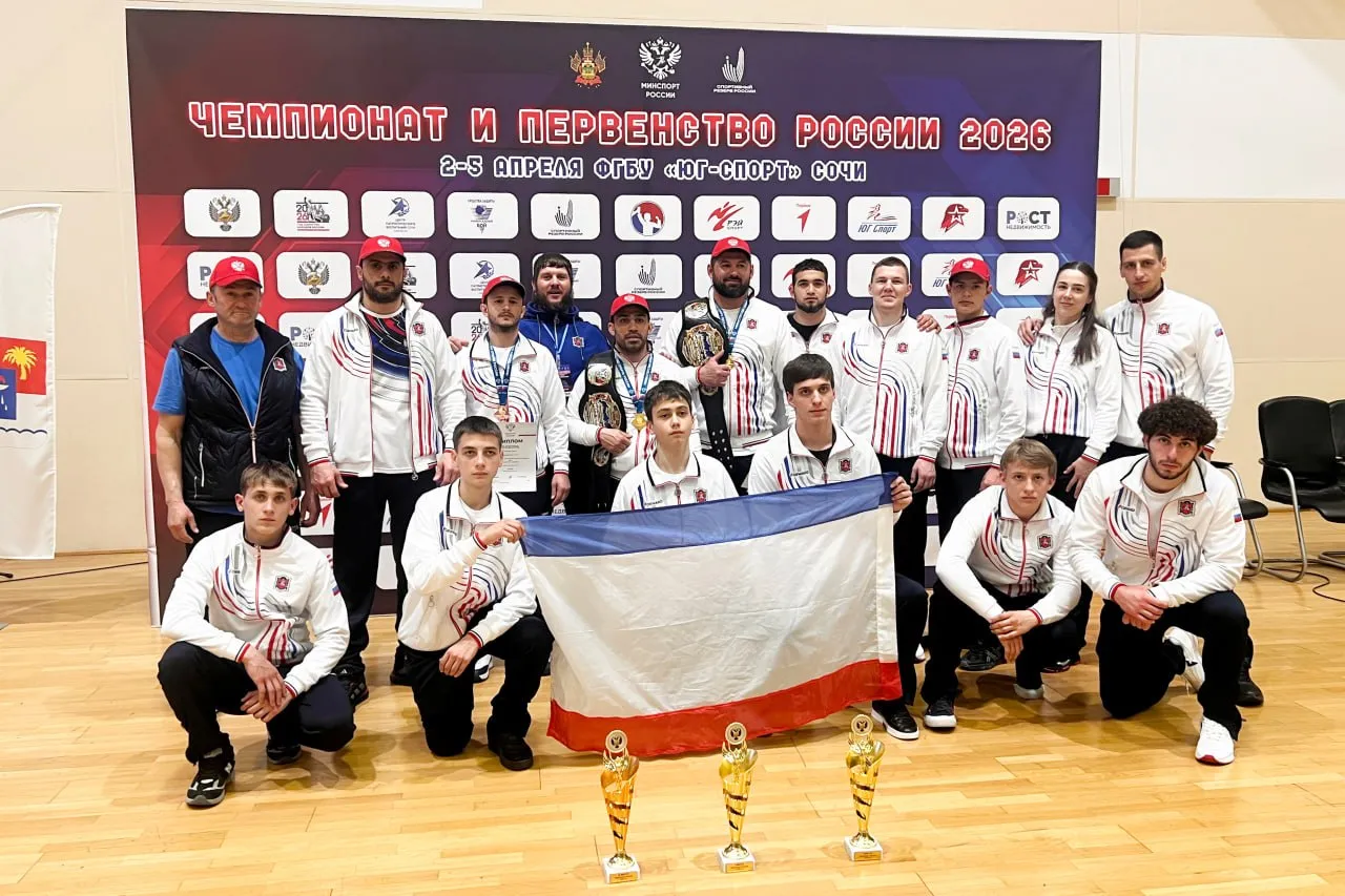 Крымские спортсмены участники СВО заняли призовые места на чемпионате и первенстве России по универсальному бою в Сочи Конкуренция была очень серьезной в соревнованиях приняли участие 650 сильнейших спортсменов 146 команд из 32 регионов нашей страны Поздравляю наших чемпионов Это Георгий Георгиевич Гурбатов Владимир Гендрикович Егоян и Грант Эмильевич Акопян Георгий Гурбатов занял первое место в весовой категории свыше 85 кг Он служил в морской пехоте участвовал в боях за Мариуполь Вызвал огонь на себя получил контузию Восстановился после реабилитации Настоящий герой бойцовский характер большое мужество и воля к победе Награжден медалью За освобождение Мариуполя орденом Жукова Георгиевским крестом IV степени Владимир Егоян завоевал золото в весовой категории 70 кг Он проходил службу по контракту в морской пехоте Черноморского флота участвовал в СВО на Херсонском направлении Действующий военнослужащий Грант Акопян занял третье место в весовой категории 60 кг Он также сражался с нацистами на Херсонском направлении Награжден медалью За отвагу и орденом Мужества в процессе подписания документов Действующий военнослужащий Еще раз поздравляю наших героев желаю им новых достижений и побед