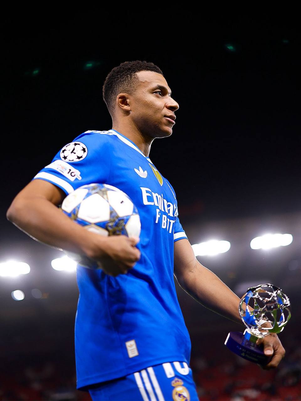 Мбаппе вошел в тройку самых дорогих футболистов мира Редакция портала Transfermarkt провела обновление стоимости футболистов испанского чемпионата и увеличила трансферную цену 26 летнего форварда со 180 до 200 миллионов евро В текущем сезоне он сыграл в 24 матчах за клуб и забил 26 голов Подписывайтесь на РИА Новости Спорт в MAX