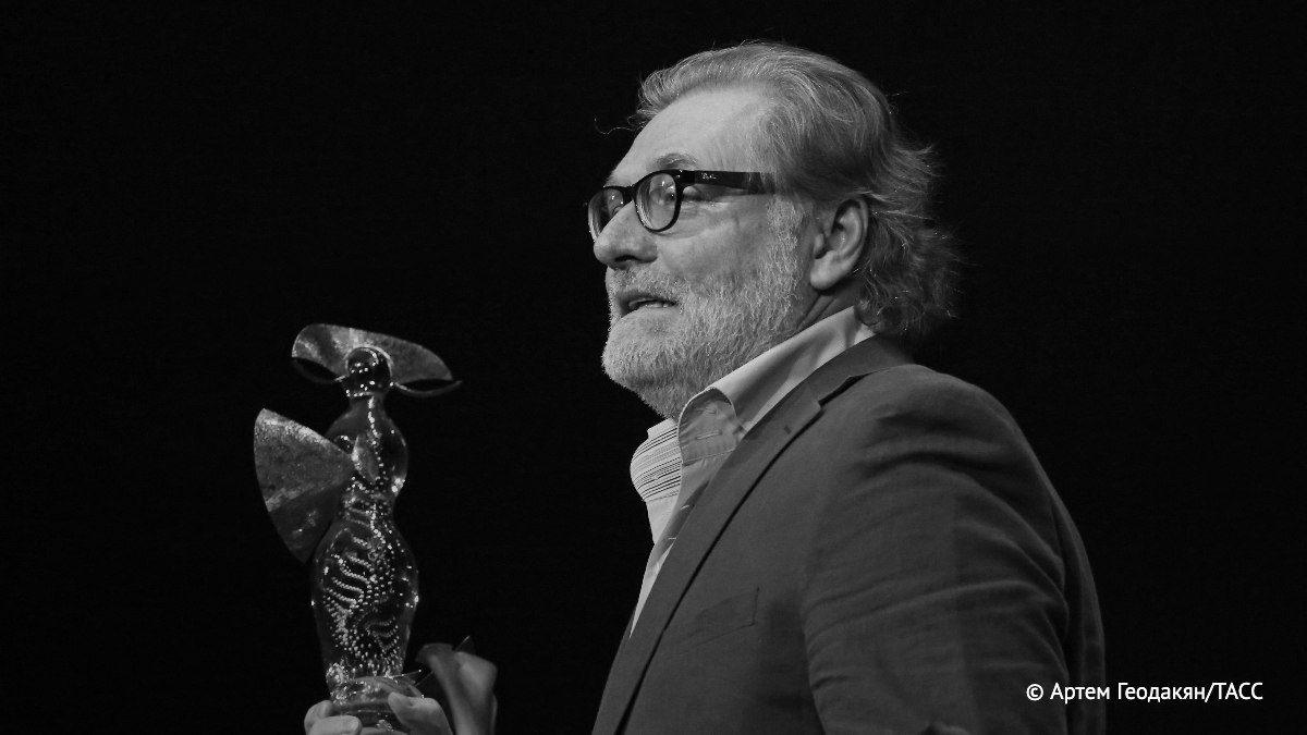 Ведущий актер Театра им Евгения Вахтангова народный артист РФ Владимир Симонов умер в возрасте 68 лет сообщил ТАСС источник близкий к окружению артиста