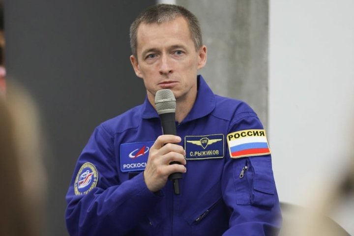 Уроженец Татарстана Сергей Рыжиков возглавил Международную космическую станцию  Церемония передачи командования сопровождалась вручением символического «ключа от станции» и ударом в рынду.