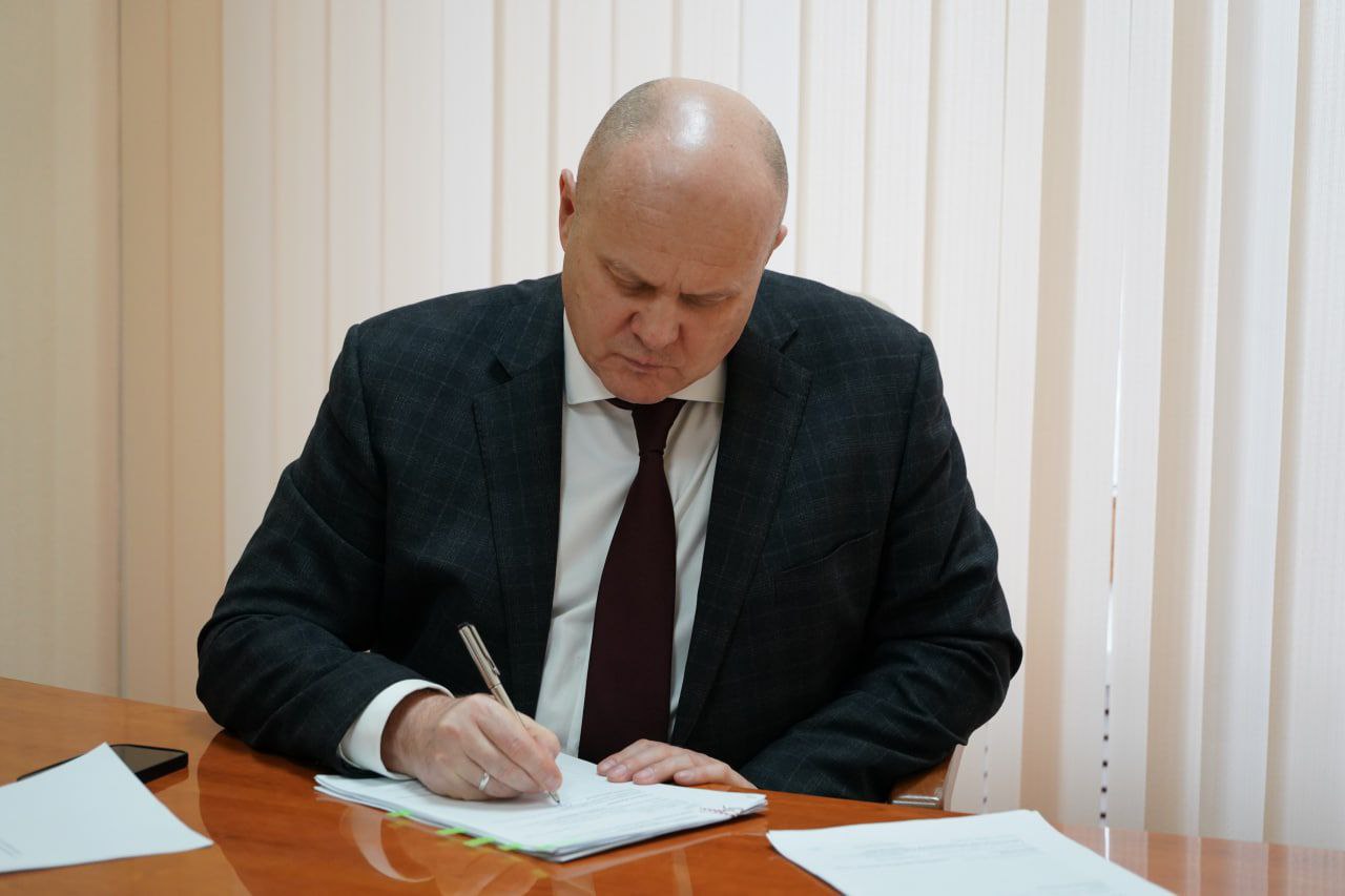 Владислава Логинова оставили в СИЗО. Мосгорсуд отклонил жалобу защиты мэра Красноярска на решение об избрании ему меры пресечения в виде заключения под стражу. Напомним, Логинов был арестован до 4 августа. Его подозревают в получении взяток на общую сумму более 180 млн рублей.