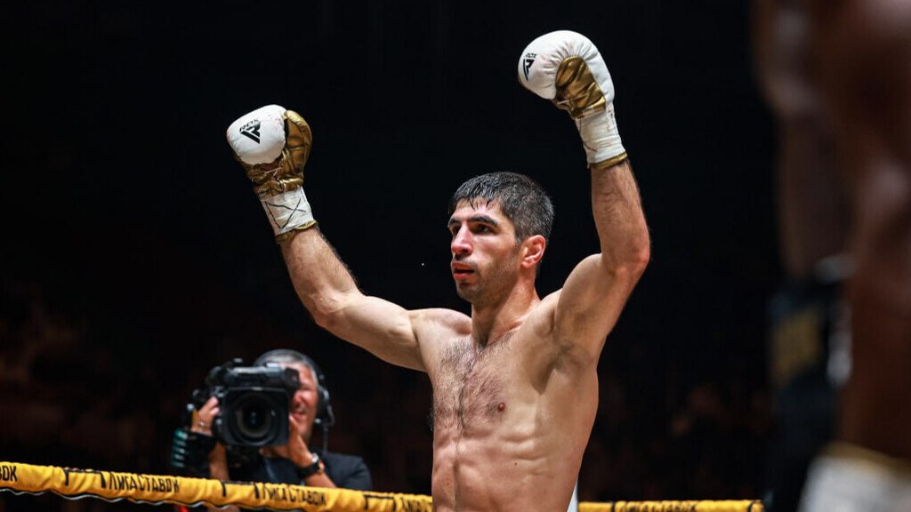 Вадим Мусаев выйдет на ринг за титулом чемпиона мира в Дубае 12 декабря в Дубае ОАЭ состоится важное событие в мире профессионального бокса Непобежденный российский боксер из Дагестана Вадим Мусаев проведет поединок за титул чемпиона мира по версии IBO в полусреднем весе Его соперником будет действующий обладатель пояса представитель ЮАР Тулани Мбенге Бой рассчитанный на 12 раундов станет испытанием для Мусаева на счету которого 13 побед без единого поражения