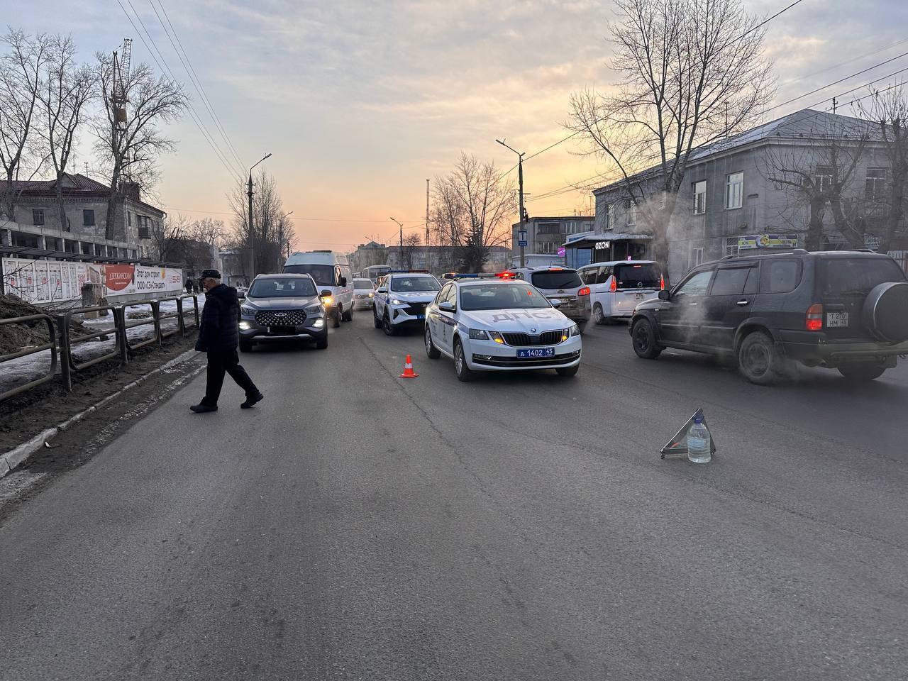 На улице Дзержинского в Кургане автобус сбил пешехода. Гражданина доставили в больницу, где он скончался.