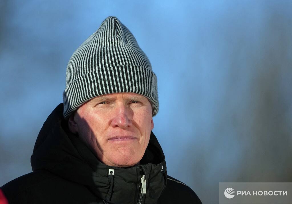 Боятся репрессий Васильев объяснил выпад Украины против российских фигуристов Ранее НОК Украины выступил с заявлением против участия Петросян и Гуменника в зимней Олимпиаде 2026 в Италии Руководству спорта Украины не остается ничего как создавать видимость протестов Я думаю что они уже давно поняли что близка неизбежность участия российских спортсменов в Олимпийских играх Но по инерции они все равно продолжают возмущаться против допуска россиян Удивляться не приходится ведь перед ними сейчас стоит такая задача сказал Васильев Подписывайтесь на РИА Новости Спорт в MAX