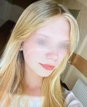 Студентка найдена убитой в Тихорецке в Краснодарском крае. В убийстве подозревают ее дядю. 16-летняя Татьяна Наумова пропала два дня назад. Тревогу забили ее близкие и друзья. Девушки искали вместе с волонтерами. Сегодня ее тело нашли в районе станицы Фастовецкая в лесополосе. Предварительно, Татьяну убил родной дядя в ходе конфликта. По версии следствия, девушка выехала с родственником к близким, во время поездки они поругались. 40-летний мужчина заехал в лес, перелез на заднее сидение и задушил племянницу. Затем вынес из машины тело и скрыл его под ветками. Возбуждено уголовное дело. Мужчина уже задержан.