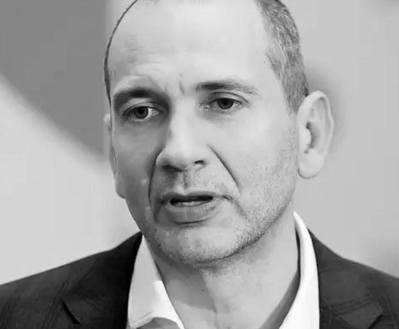 Экс замглавы Минтруда Алексей Скляр найден мёртвым в доме в Москве Предварительно он покончил с собой Перед смертью он разослал сообщения друзьям Тело нашли у порога дома в Филимонковском обстоятельства выясняются Прямой эфир Наш MAX