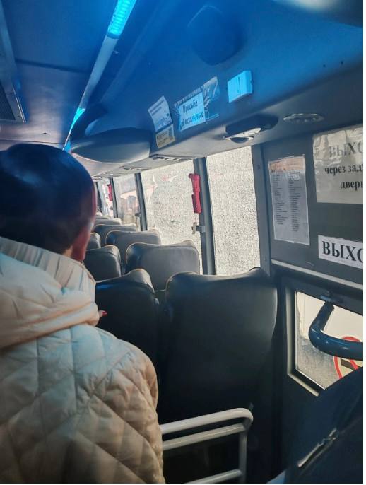 В Наро Фоминске мужчина расстрелял пассажирский автобус Как сообщают очевидцы стрелок был пьяным Водитель выгнал его из автобуса а тот начал по нему стрелять из травматического пистолета К счастью обошлось без пострадавших но у автобуса разбиты стёкла 39 летнего стрелка уже задержали и изъяли у него оружие Возбуждено уголовное дело по статье Хулиганство Фото Новости Наро Фоминска Telegram Подписаться на MSK1 Подарить буст