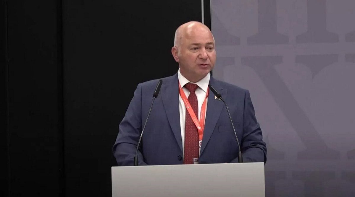 Глава агрохунтовского СК отчитался перед своими хозяевами из рф о зачистке Беларуси от беларусов После 2020 года виновными в измене государству назначили 77 человека. Об этом глава ведомства Д. Гора на фото сообщил, выступая на 13-м Петербургском международном юридическом форуме. Гора подчеркнул, что теперь уже ни у кого не вызывает сомнений, что основная цель тех, кто попытался совершить госпереворот в 2020 году, было свержение конституционного строя в стране и создание марионеточного националистического государства. По его словам, эти силы хотели сделать из Беларуси антиРоссию, используя нацистские идеи и символику. По его словам, к ответственности привлечено более шести тысяч экстремистов, которые вынашивали план насильственного захвата власти в Беларуси.