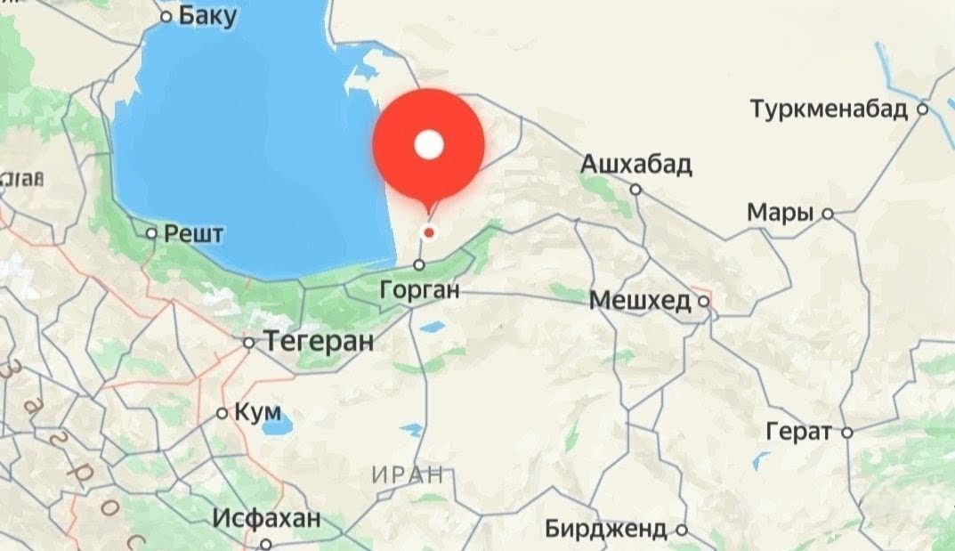 В Иране надеются увеличить пропускную способность ж д станции на границе с Туркменистаном в 1 7 раза Глава Иранской железнодорожной компании Джаббар Али Закери заявил о планах по увеличению пропускной способности ж д станции Инчебурун на границе с Туркменистаном смежная станция Акяйла с нынешних 600 тысяч до 1 млн тонн в год передаёт агентство Mehr Сделать это планируется в течение следующего года По его словам власти Ирана и Туркменистана предварительно договорились об увеличении объема грузоперевозок через три погранпункта до 6 млн 7 млн тонн в год Отмечается что цель будет достигнута после завершения строительства ж д инфраструктуры в двух странах Закери считает что это позволит превратить Инчебурун в ключевой узел транспортного коридора Иран Туркменистан Казахстан Ранее LogiStan писал о том что Иранская железнодорожная компания и Туркменские железные дороги договорились о строительстве ж д линии между станциями Серахс и Сарахс Logistan info Логистика Экономика