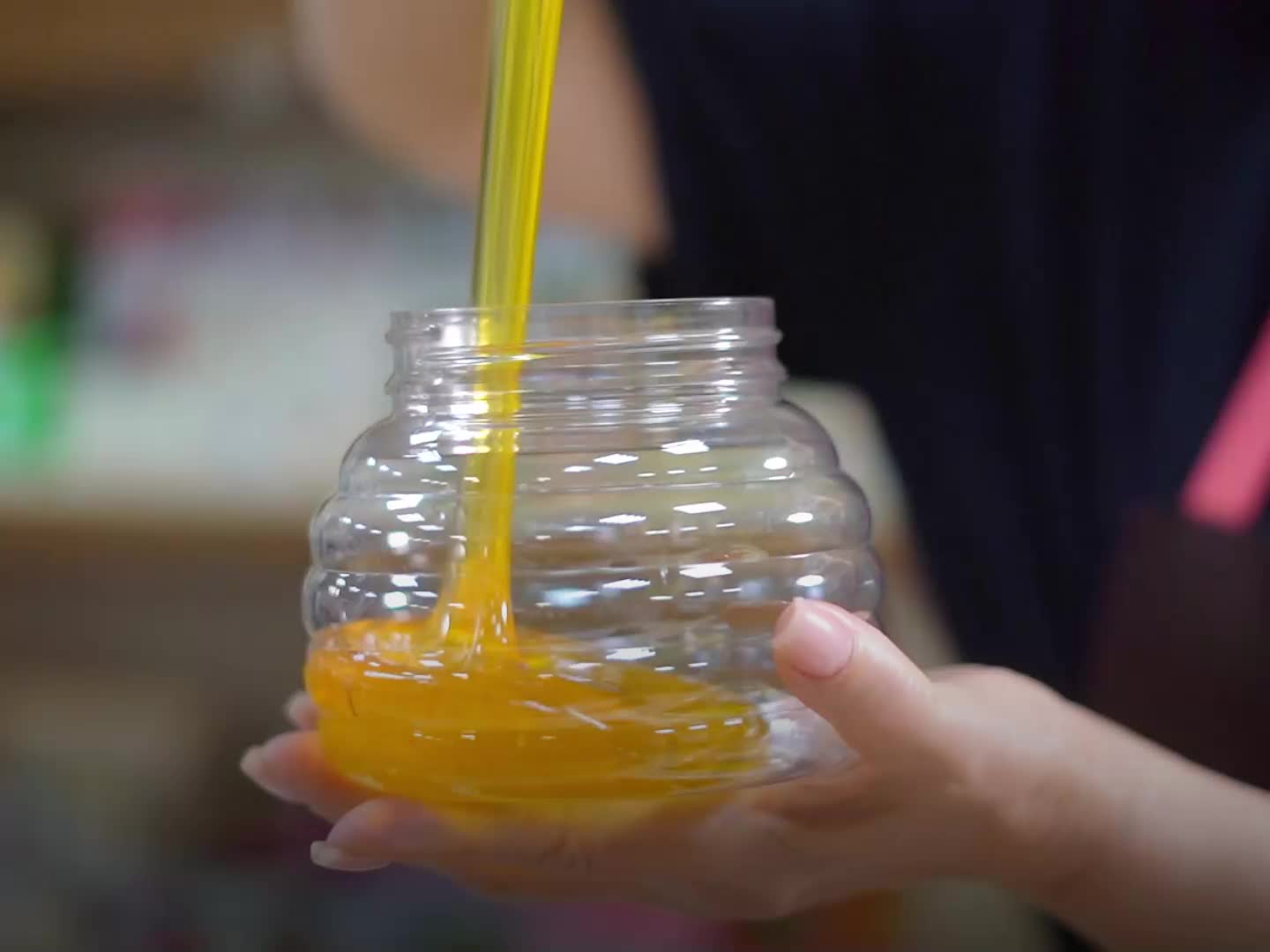 Семья военного из Алтайского края развивает пасеку для выхода на международный рынок