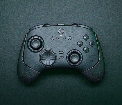 Razer представила беспроводной киберспортивный контроллер Wolverine V3 Pro 8K, предназначенный для ПК  Компания Razer, специализирующаяся на игровой периферии и других товарах для геймеров, представила игровой контроллер, разработанный специально для ПК — новинка получила название Wolverine V3 Pro 8K. Глава подразделения мобильных устройств и консолей Razer Ник Борн заявил: «ПК-геймеры давно хотели контроллер, который не идет на компромиссы в скорости, точности и возможностях настройки.  Читать далее