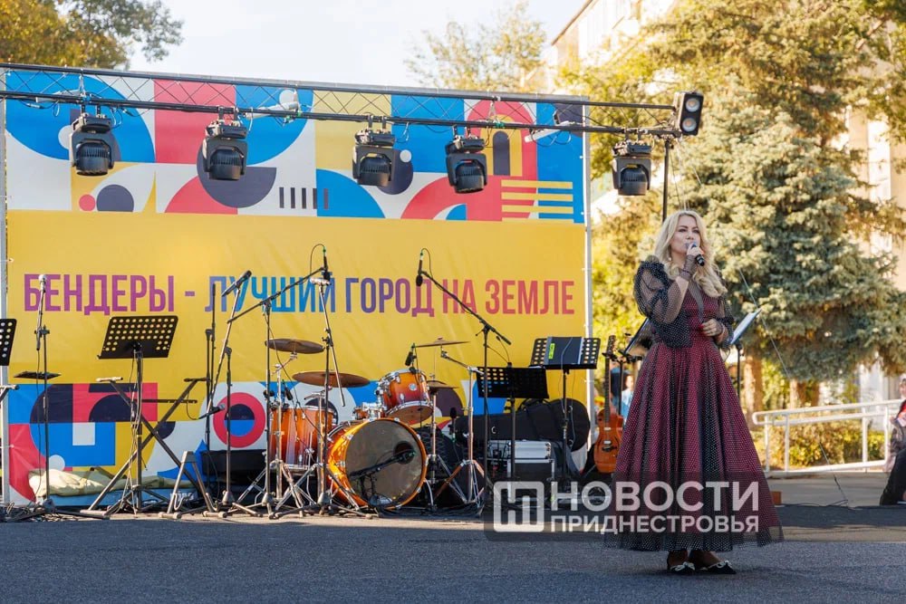 День города в Бендерах отметят 11 октября Праздник пройдет в парке Александра Невского у Бендерской крепости В этот же день состоится фестиваль вина и винограда Изворул винулуй Организаторы приглашают всех кто делает вино в том числе и домашнее Будет конкурс Винных дел мастер 2025 bendery tv