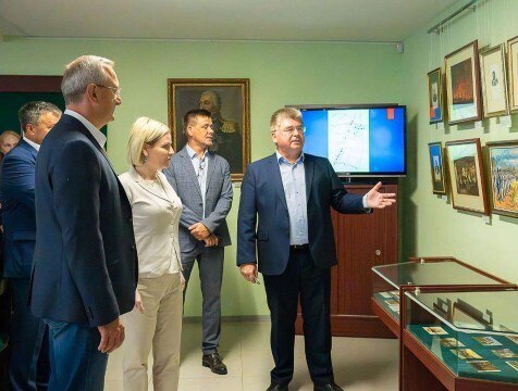 Музей-заповедник "Тарутино" создадут в Жуковском районе   С рабочей поездкой в Калужскую область прибыла министр культуры РФ Ольга Любимова. Визит начался с посещения Военно-исторического комплекса "Тарутино". По словам губернатора региона, вместе с министром они работают над проектом, который вернет должную славу этому месту.
