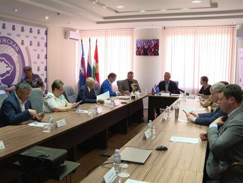 Калужские единороссы поддержал кандидатуру Шапши на выборах губернатора Президиум отделения "Единой России" Калужской области определился с кандидатами для грядущих избирательных кампаний. Этой осенью в регионе пройдут выборы губернатора, а также депутатов областного и местных парламентов.