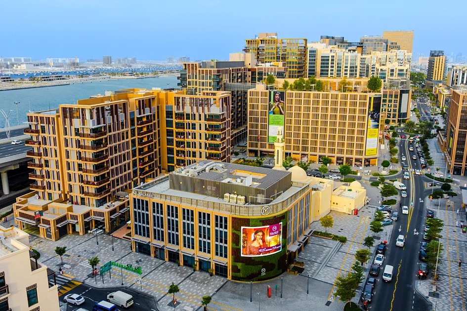 В Дубае может появиться первая в мире улица облицованная золотом Проект будет называться Dubai Gold District он объединит магазины торгующие золотом и ювелирными украшениями dubai media