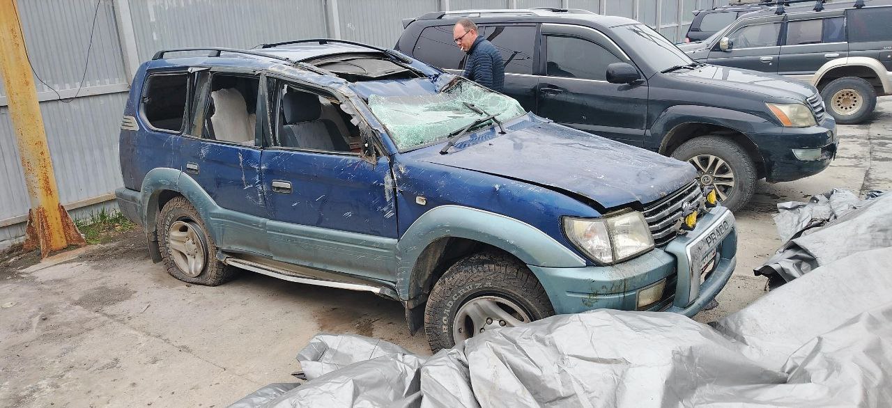 Авария под Усть-Камчатском: водитель Land Cruiser не справился с управлением  21 июня 2025 года на 4-м километре автодороги "РКЗ-66-Аэропорт" произошло ДТП с участием внедорожника Toyota Land Cruiser Prado. По предварительным данным, 44-летний водитель не рассчитал безопасную скорость движения, что привело к потере контроля над автомобилем и его последующему опрокидыванию, сообщили "ЧП Камчатка" в ГАИ.  В результате аварии мужчина получил травмы, однако смог обойтись амбулаторным лечением.  ГИБДД напоминает о необходимости строгого соблюдения скоростного режима и выбора скорости, соответствующей дорожным условиям. Особую осторожность следует проявлять на грунтовых и малонаселенных дорогах, где качество покрытия часто оставляет желать лучшего.