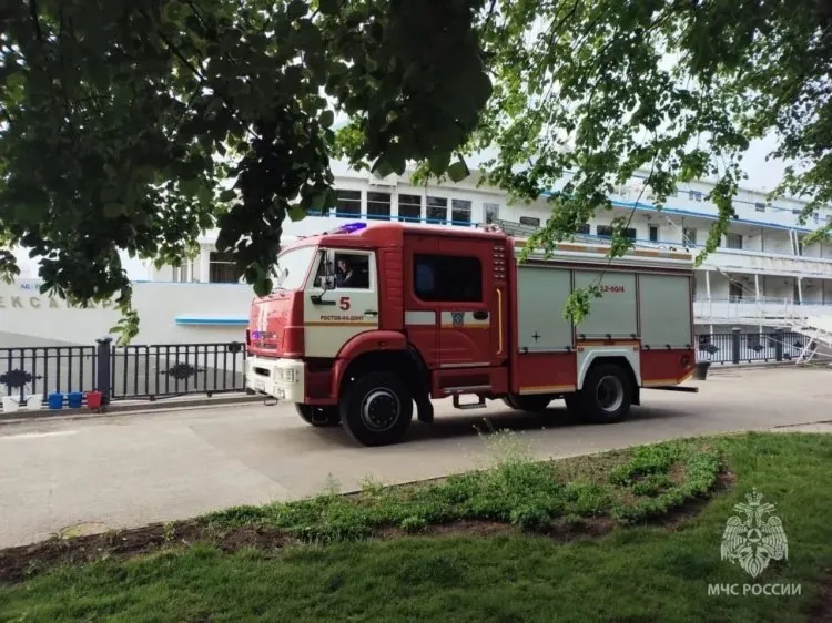 В Волжском в частном доме произошел пожар из за короткого замыкания проводки В Волжском в частном доме произошел пожар Происшествие случилось 13 марта По данным регионального ГУ МЧС в двухэтажном здании горел потолочный электросветильник на площади 1 5 квадратных метров Подразделения 13 й пожарно спасательной части ликвидировали горение в течение получаса Погибших и пострадавших нет Подробнее на Волжский ру   www volzsky ru index php wx 16 wx2 83608 ВолжскийРу волжский vlz