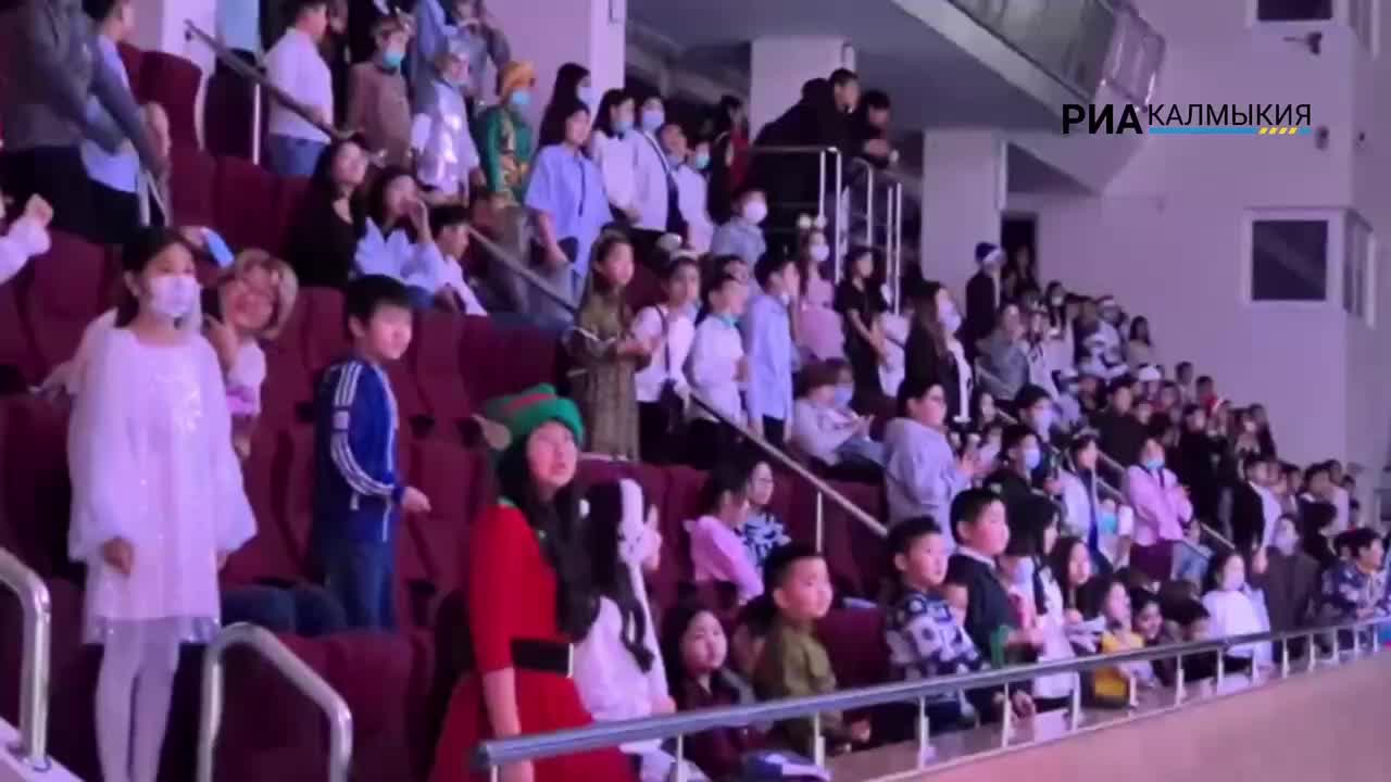 В Калмыкии стартовали новогодние праздники для школьников и семей участников СВО