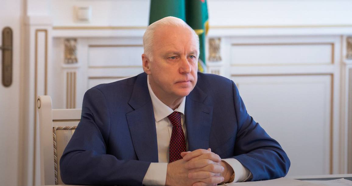 Калужанин экс губернатор Рязанской области Николай Любимов обвиняется в получении нескольких взяток на общую сумму более 270 млн рублей Об этом в интервью ТАСС сообщил председатель СК РФ Александр Бастрыкин ES справка Любимова взяли под стражу в декабре 2024 года по обвинению в получении взяток Когда то он возглавлял калужское областное министерство экономического развития был мэром Калуги замгубернатора председателем Заксобрания избирался в Госдуму В 2017 году Любимов стал губернатором Рязанской области а затем сенатором Наш канал в MAX