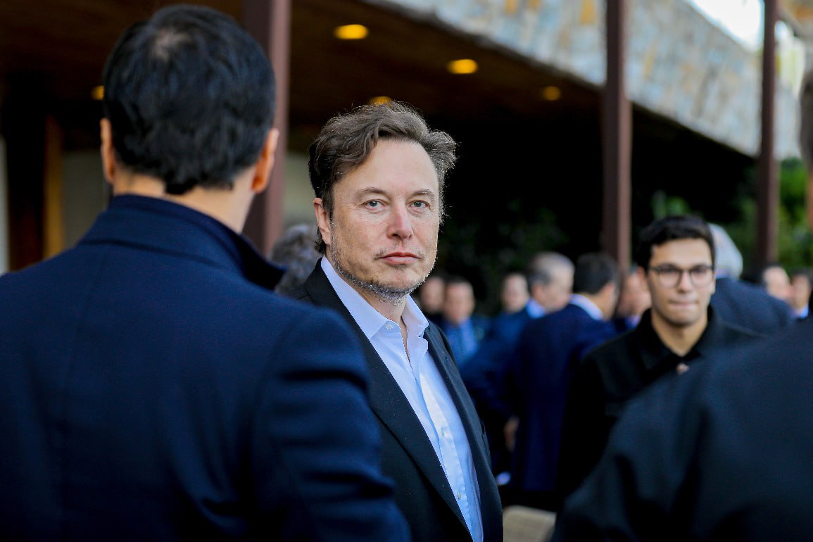 73 детей в Брюсселе столице Европы не являются европейцами Так Маск прокомментировал пост со статистикой согласно которой большинство детей в городе из семей мигрантов Он назвал эту ситуацию великим замещением Великое замещение это идея о том что коренное европейское население при помощи элит постепенно вытесняется мигрантами в основном из Африки и арабских стран Осталось немного и слово европеец там станет просто географическим термином   Подпишитесь на Абзац TG VK Дзен MAX Rutube