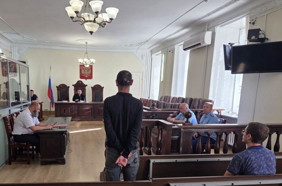 Иностранца, помочившего на тульский мемориал "Три штыка", лишили свободы на год     Тульский областной суд признал 38-летнего иностранного гражданина виновным в осквернении символов воинской славы России и оскорблении памяти защитников Отечества.  ↗  Прислать новость   Подписаться