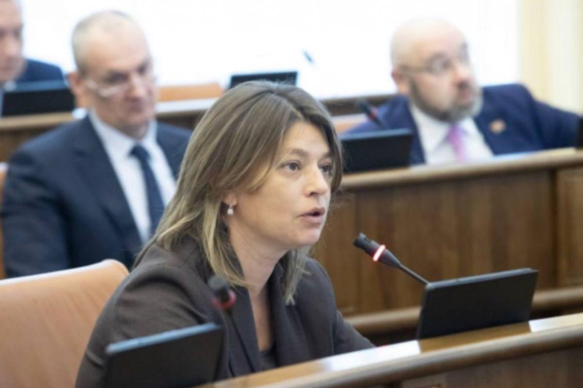 Депутат Пензина без спроса опубликовала личные данные журналиста NGS24. Журналист Дмитрий Мамаев сообщил, что столкнулся с угрозами, спамом и попытками взлома аккаунтов после того, как депутат Законодательного собрания Красноярского края Елена Пензина опубликовала в чате своего телеграм-канала его личный номер телефона. На канал депутата подписаны более 4,7 тысячи человек. По словам корреспондента, всё началось после того, как он направил Пензиной запрос по поводу её инициативы возродить СМЕРШ. Депутат резко ответила на вопрос, а позже опубликовала личный номер журналиста в чате телеграм-канала. Редакция NGS24 пыталась связаться с Пензиной, чтобы она удалила личные данные их корреспондента из публичного доступа, но она не отвечала. В связи с ситуацией журналист направил обращение в Роскомнадзор о распространении персональной информации без его согласия. Подробнее — на Бабре #красноярск