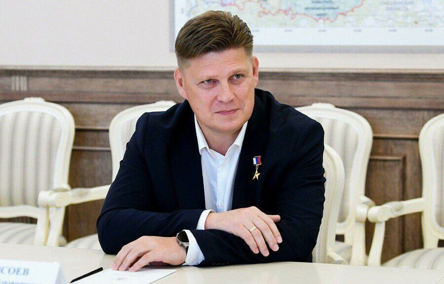 Героя России помощника губернатора Тверской области выдвигают в новый состав российского ЦИКа от Амурской области Депутаты Законодательного собрания Амурской области в понедельник 16 февраля на заседании комитета по вопросам законодательства местного самоуправления и регламенту единогласно одобрили кандидатуру героя России Анатолия Сысоева для назначения членом Центральной избирательной комиссии РФ В настоящий момент в парламенте проходит заочное голосование итоги которого планируется подвести 17 февраля после чего предложение о назначении Анатолия Сысоева членом ЦИК будет направлено в Совет Федерации Подробнее здесь