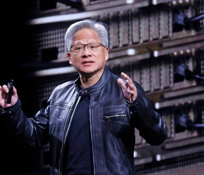 Глава NVIDIA Хуанг заявил что доля компании на рынке ИИ ускорителей Китая упала с 95 до 0 Генеральный директор корпорации NVIDIA Дженсен Хуанг прокомментировал ситуацию на китайском рынке ИИ ускорителей Ранее СМИ сообщали что власти КНР запретили местным компаниям приобретать продукцию NVIDIA а таможня начала останавливать партии GPU