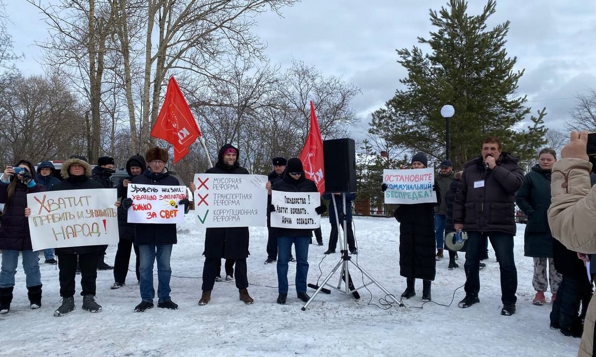 Что происходит Петрозаводчане жалуются на резкое повышение платы за отопление Жители Петрозаводска жалуются что плата за отопление резко выросла Причем не с начала года а еще три месяца назад Старый фонд оплата круглогодично без счетчиков пишут подорожание с 1 января Но За последние три месяца подняли уже более 50 Tще три месяца назад квиток приходил на 4 тысячи рублей с горячим водоснабжением а сейчас на 8 с лишним почему отопление с 2 5тр выросло до 6 5 Что происходит задается вопросом горожанин в группе Подслушано в ПТЗ Свой вопрос горожанин может задать в Госкомитет Карелии по ценам и тарифам 15 января ведомство проводит горячую линию Звонки будут принимать с 16 00 до 17 00 Звонить можно по телефону 8 814 2 77 79 49 Напомним в этом году в Карелии подорожает электричество из за увеличение ставок НДС Источник