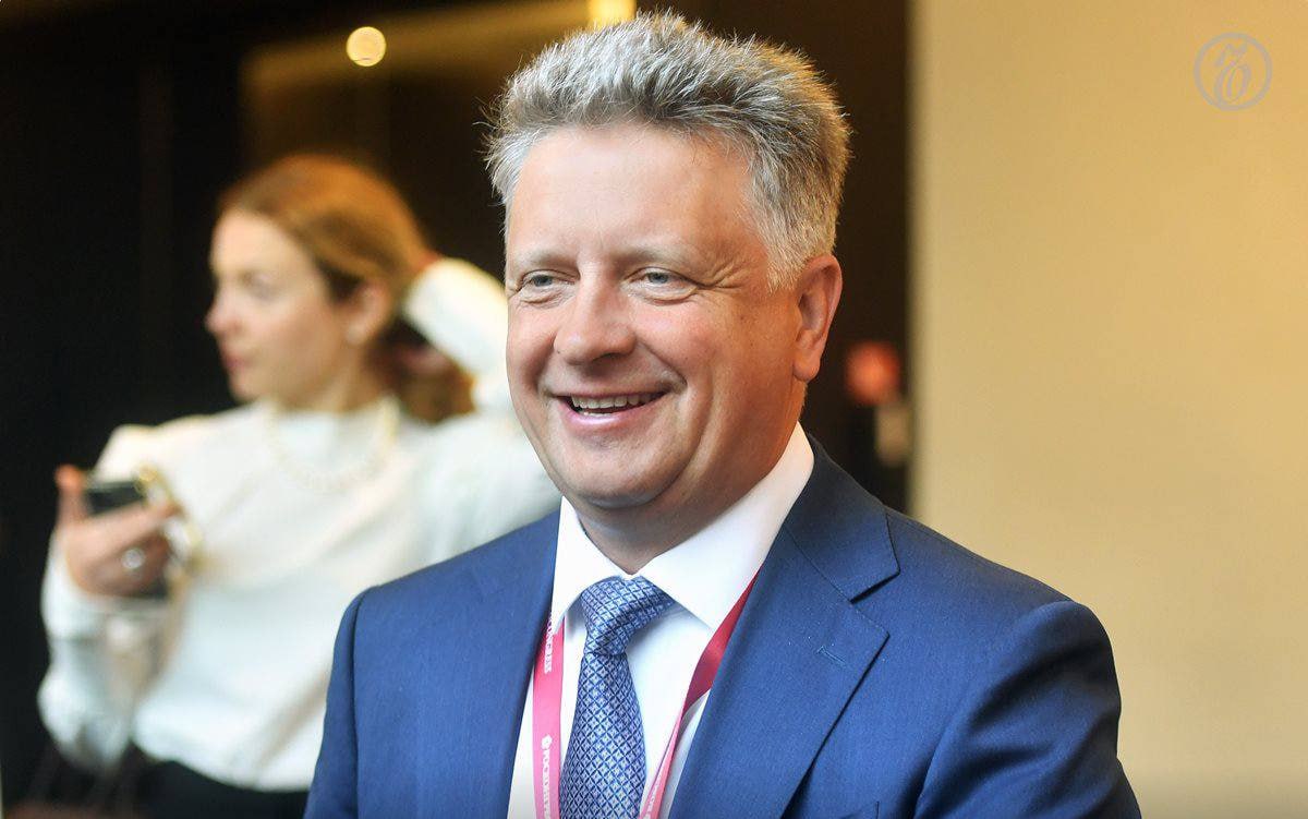 АвтоВАЗ завершил 2025 год с прибылью сообщил президент компании Максим Соколов Конкретный размер прибыли не уточняется Также прибыльным оказался Авто Финанс Банк входящий в группу Глава компании отметил что несмотря на возросшую процентную нагрузку по кредитному портфелю сформированному предыдущими акционерами АвтоВАЗ смог обеспечить безубыточную финансовую модель Среди финансовых партнеров АвтоВАЗа государственные и частные банки страны Отдельно он отметил сотрудничество со Сбербанком jkinvest news jkinvest