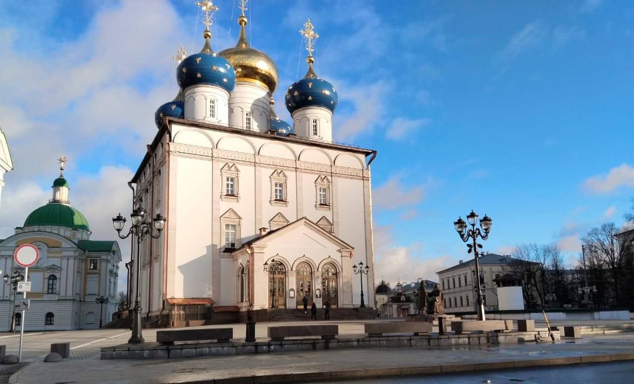 В Твери 4 ноября пройдёт общегородской крестный ход  4 ноября, в день памяти Казанской иконы Пресвятой Богородицы и в рамках Дня народного единства, митрополит Тверской и Кашинский Амвросий проведет Божественную литургию в Спасо-Преображенском кафедральном соборе. Начало богослужения запланировано на 9:00.  В 11:30 от Спасо-Преображенского кафедрального собора состоится крестный ход, который проследует по улице Екатерининской  Миллионной  к памятнику благоверному великому князю Михаилу Тверскому на площади, названной в его честь.  Всех желающих приглашают присоединиться к ежегодному общегородскому крестному ходу и совместной молитве о благополучии Отечества.  Тверь.Происшествия Подписаться    :