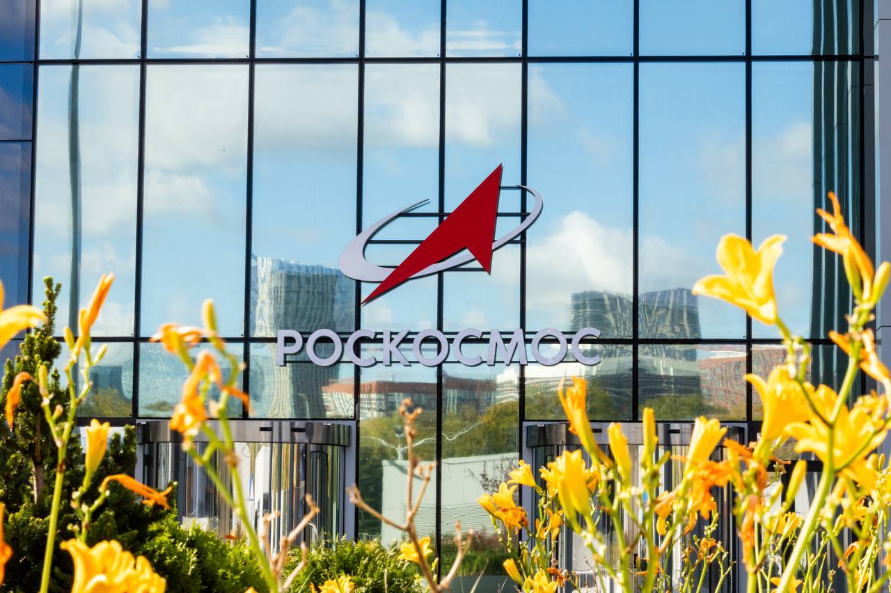 Роскосмос вошёл в топ 3 самых привлекательных для трудоустройства компаний Аналитический центр ВЦИОМ представил национальный рейтинг социальной репутации российского бизнеса Газпром Росатом Роскосмос уверенно лидируют по привлекательности для трудоустройства их отмечают 48 43 и 39 соответственно Не только в целом по всем опрошенным но и в группе работающих эти компании в топе отмечается в материалах исследования