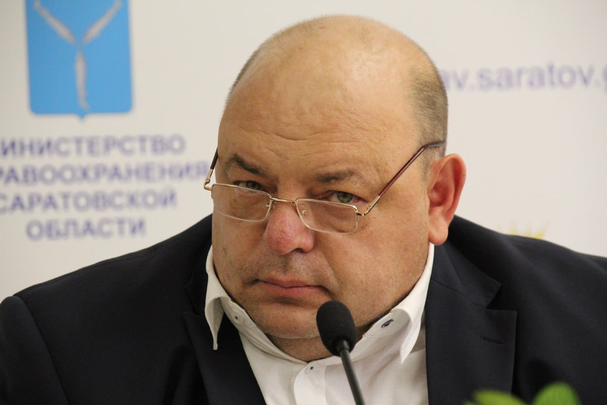 Бывший министр здравоохранения Саратовской области Олег Костин назначен главным врачом Люберецкой областной больницы в Подмосковье. Соответствующий приказ о назначении уже подписан. Напомним, в должности министра здравоохранения Олег Костин работал с мая 2020 года. Затем, с февраля по октябрь 2022 года, совмещал должность с постом заместителя председателя регионального правительства. Оставил министерский пост он в июне прошлого года. А 20 марта в Саратове стартовал судебный процесс по уголовному делу экс-министра. Олегу Костину вменяли неисполнение судебного решения о предоставлении ребенку-инвалиду лекарственного препарата — сабрил. По итогам рассмотрения дела был оправдан в связи с отсутствием состава преступления. Канал "Мурашко по коже" поздравляет с назначением и желаем Вам успехов в такой нелёгкой и ответственной работе!