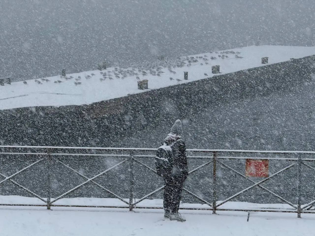 В Ялте из за сложных погодных условий отменили занятия в школе Об этом сообщила глава администрации города Ялта Янина Павленко Прошу работодателей отнестись к ситуации с пониманием и по возможности раньше отпустить сотрудников возможны перебои в работе общественного транспорта уточнила она МЕДИАЯЛТА Подпишись
