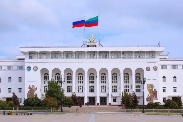 В ряде районов Дагестана дополнительно введен режим ЧС Указом главы Дагестана Сергея Меликова в связи с непогодой режим чрезвычайной ситуации введен в муниципальных образованиях Агульский район Акушинский район Дахадаевский район Кайтагский район Кулинский район Магарамкентский район Ранее режим ЧС ввели в Махачкале Буйнакске Дагестанских Огнях Каспийске Хасавюрте а также в Дербентском Карабудахкентском Кумторкалинском и Хасавюртовском районах  Также режим ЧС ранее введен на территориях земель отгонного животноводства расположенных в границах муниципального района Бабаюртовский район являющихся местом проживания жителей села Цияб Цилитли сельсовета Цилитлинский Гумбетовского района и земель села Новокули сельсовета Новокулинский Новолакского района расположенных в границах муниципального района Кумторкалинский район