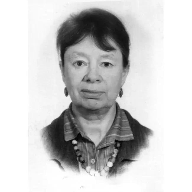 Умерла переводчица Наталия Рахманова осуществившая первый перевод Хоббита Дж Толкиена на русский язык Ей было 95 лет Подписаться на РИА Новости