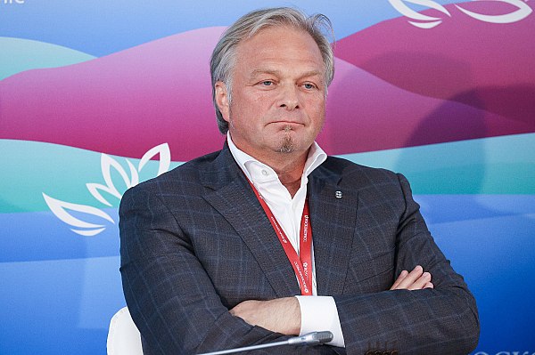 Дальневосточная Аврора ждет первые Ил 114 300 только с 2028 года Единая дальневосточная авиакомпания Аврора ждет первые поставки самолетов Ил 114 300 только с 2028 года заявил гендиректор перевозчика Константин Сухоребрик Об этом сообщает Интерфакс Они производители ИФ обещают что первые машины поступят уже в 2026 году а вот для Авроры они появляются только в 2028 году То есть первые три машины будет как начальная эксплуатация Потому что машина новая проявятся детские болезни и промышленность хочет их видеть рядом со своими заводами А уже когда машины в производственной работе доведут до определенного состояния в 2028 году мы ждем их на Дальнем Востоке сказал Сухоребрик aviaru net n292575