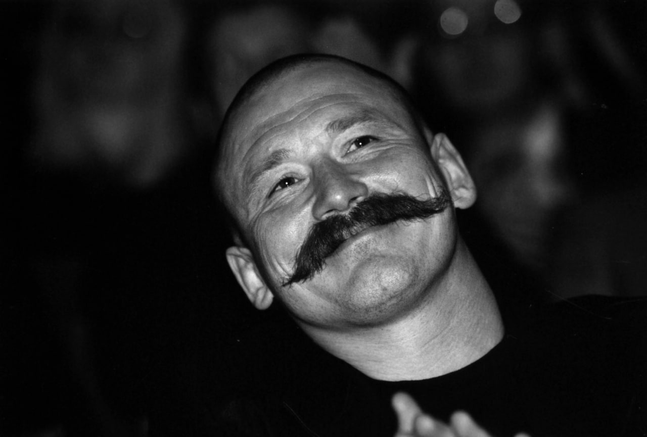 Умер актер режиссер и сценарист Андрей Хорошев известный под псевдонимом Андрей И Он сыграл в сериалах Адмирал и Доктор Живаго а также поставил фильмы Конструктор красного цвета и Научная секция пилотов Андрею И было 67 лет Фото Легион медиа Persona Stars 046