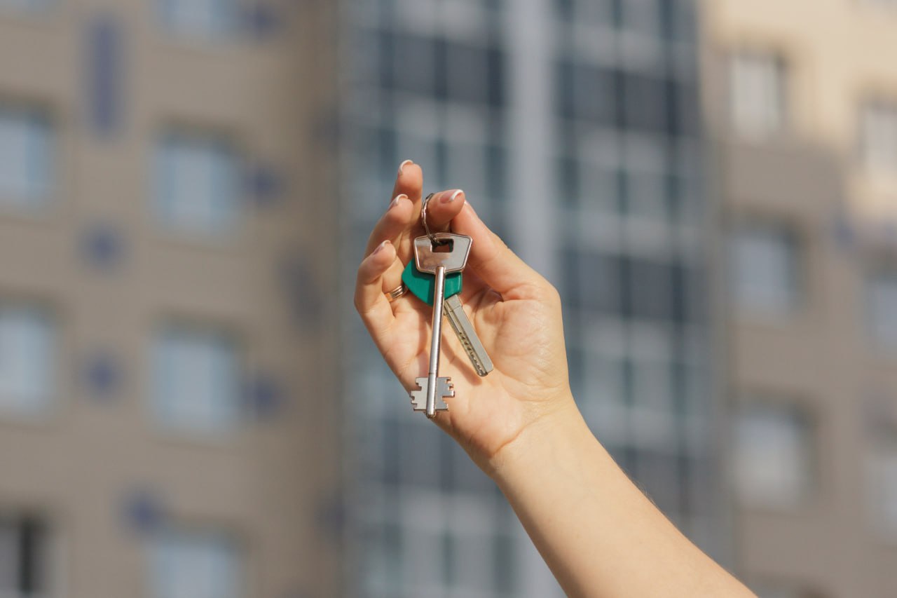 Правительство выделило дополнительное финансирование на обеспечение жильем инвалидов В 2025 году на обеспечение жильем инвалидов и семей с детьми инвалидами будет дополнительно направлено 433 1 млн рублей Средства предназначаются для 15 регионов Адыгеи Карачаево Черкесии Мордовии Якутии Тывы Чечни Алтайского края Костромской Курганской Новгородской Рязанской Самарской Свердловской Тверской областей Еврейской автономной области Дополнительное финансирование позволит обеспечить новым жильем 60 граждан с ограниченными возможностями Подписаться на Правительство России в MAX