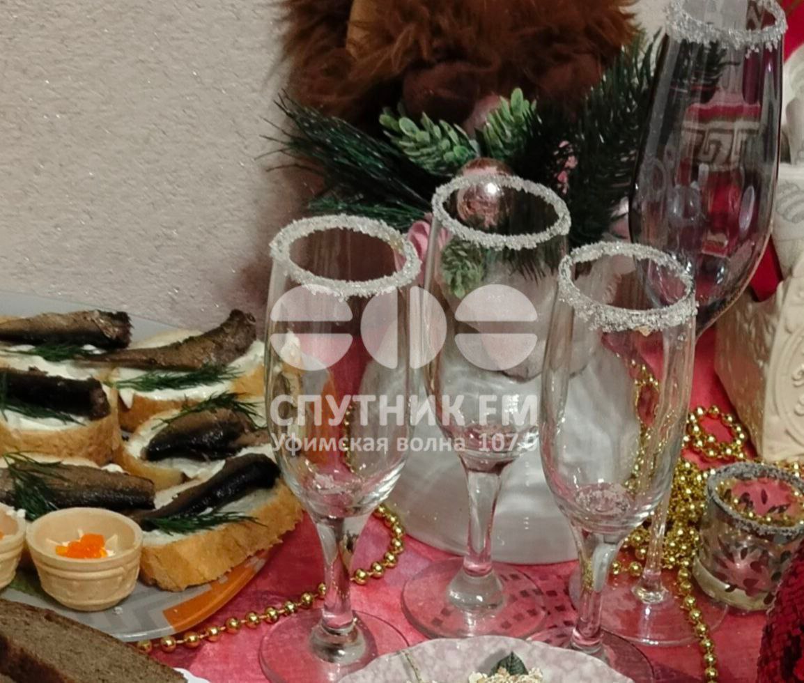 В Роскачестве сообщили что чаще всего становится фальсификатом Такими товарами по итогам 2025 года оказались мед сыр в пицце оливковое масло и БАДы К благополучным категориям специалисты ведомства отнесли минтай цикорий рыбные консервы из сардины макаронные изделия и сыр с плесенью Источник ТАСС Фото Марина Спутник FM Уфимская Волна