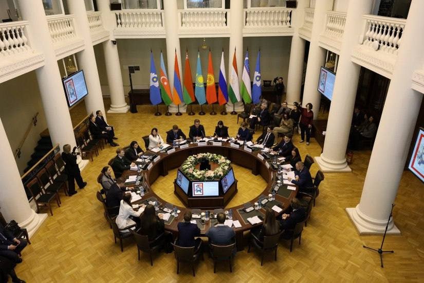 Студенты БГТУ обсудили электоральные технологии на международном форуме 18 февраля 2026 года обучающиеся центра избирательного права и процесса БГТУ им Шухова приняли участие в заседании Международного молодежного дискуссионного клуба Таврический В качестве эксперта выступила проректор университета Оксана Владимирова Тема встречи была посвящена современным электоральным технологиям и их влиянию на развитие электоральной культуры Мероприятие состоялось в рамках международной научно практической конференции Формирование доверия к институту выборов и референдума роль международного наблюдения приуроченной к двадцатилетию Международного института мониторинга МПА СНГ Участники обсудили актуальные электоральные стандарты и технологии а также форматы работы с молодежью направленные на повышение электоральной и правовой грамотности Mах ВК Rutube Сайт Абитуриентам